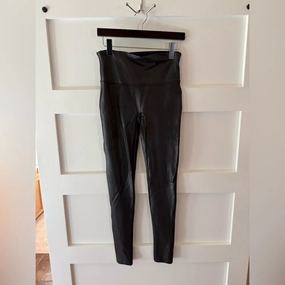 Faux leather shiny leggings size Small